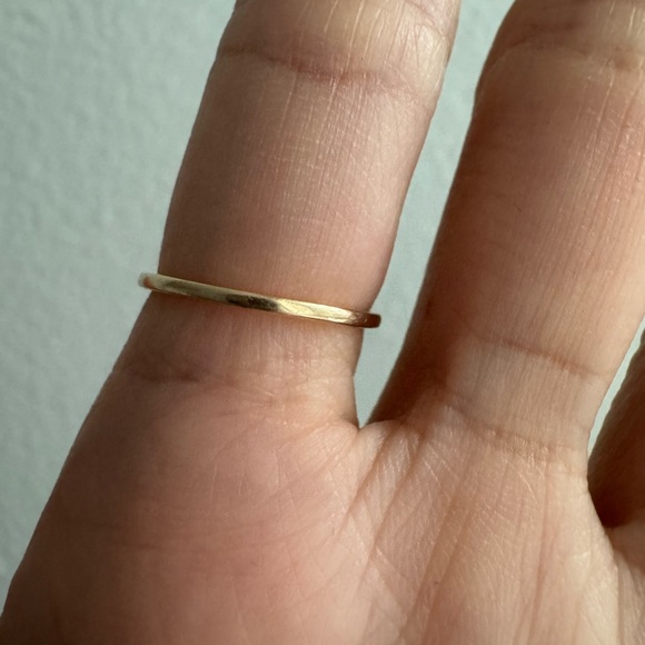 Mejuri Slim signet 14k gold natural diamonds - Picture 4 of 5